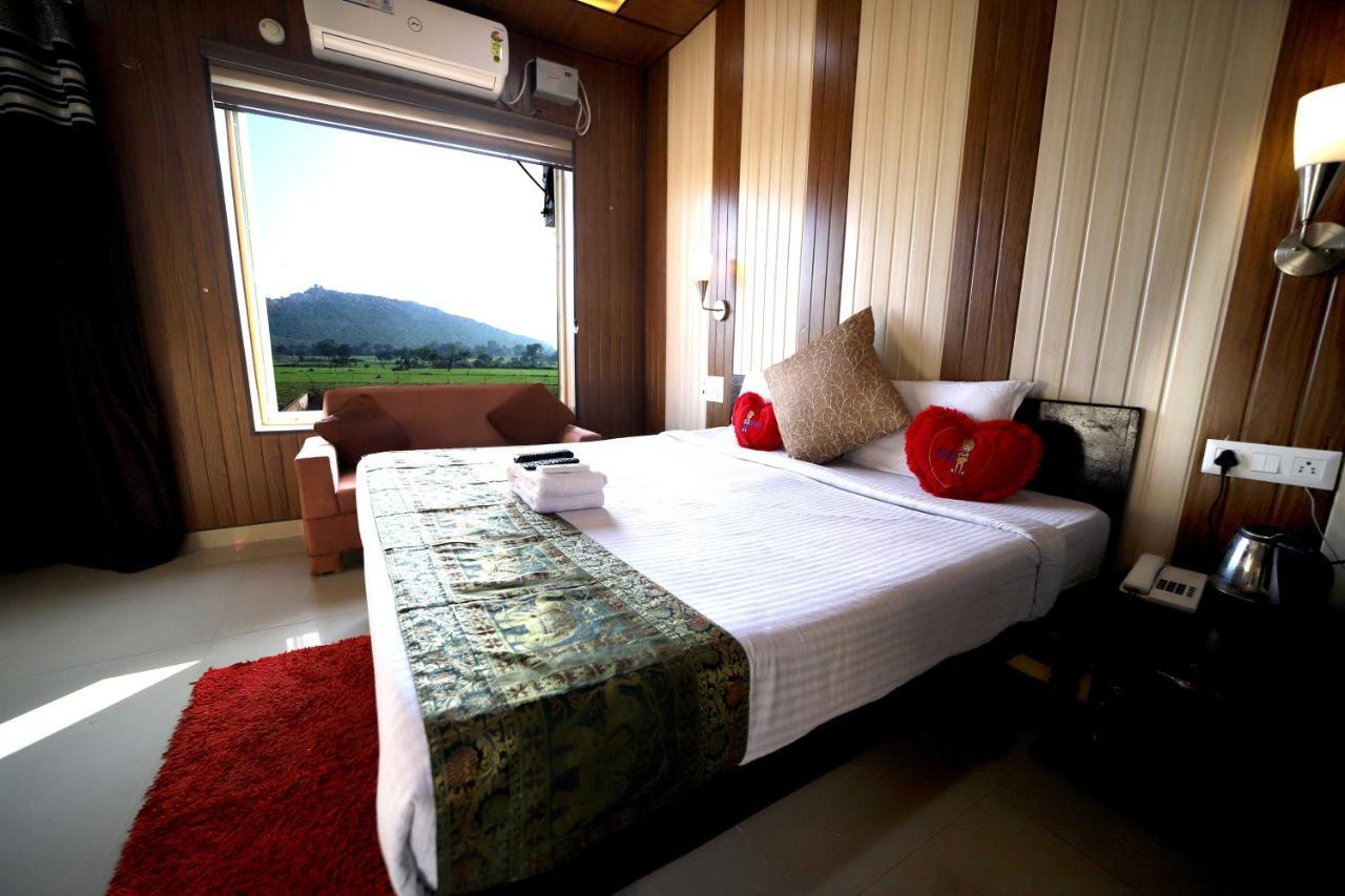 Bundeli Farm Resort & Banquet Orchha Exteriör bild