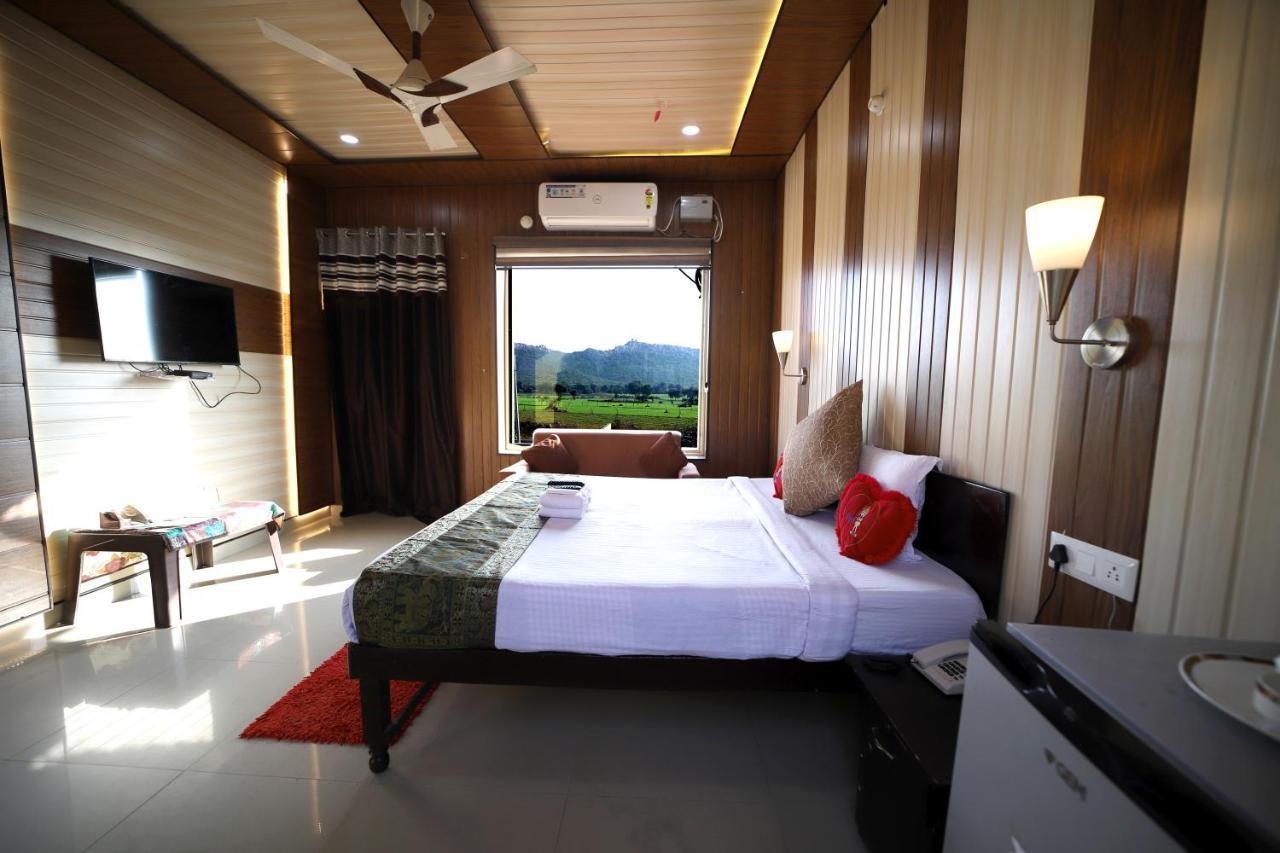 Bundeli Farm Resort & Banquet Orchha Exteriör bild