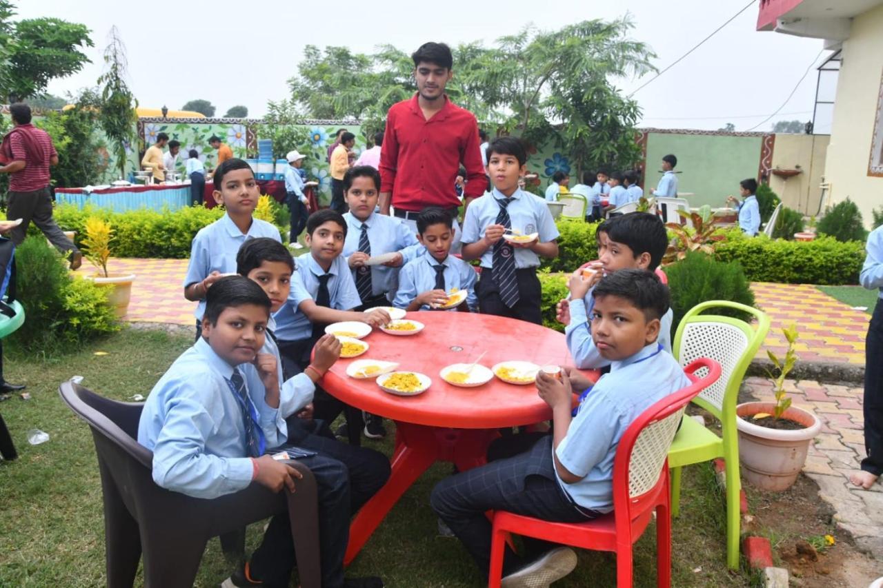 Bundeli Farm Resort & Banquet Orchha Exteriör bild