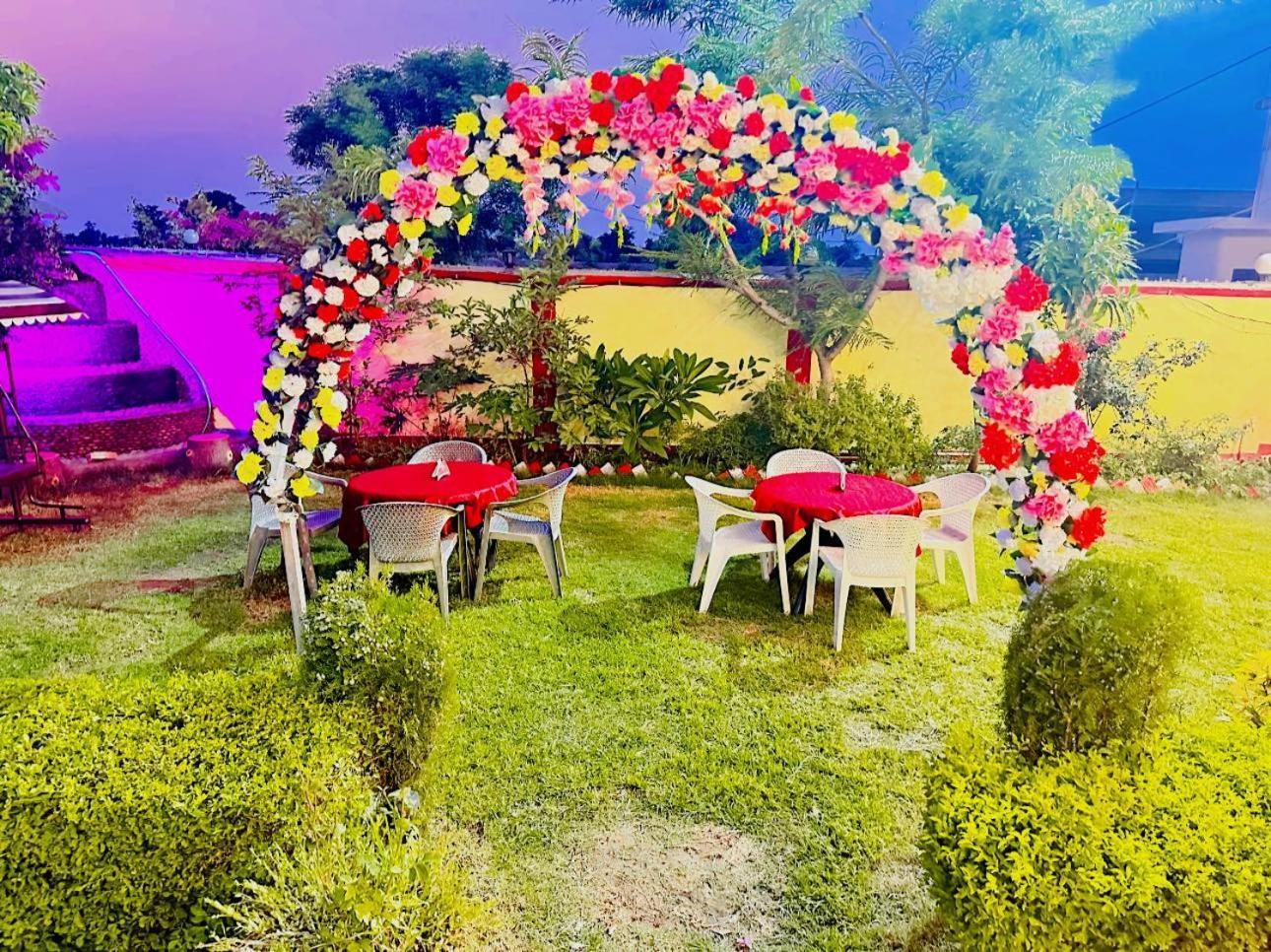 Bundeli Farm Resort & Banquet Orchha Exteriör bild