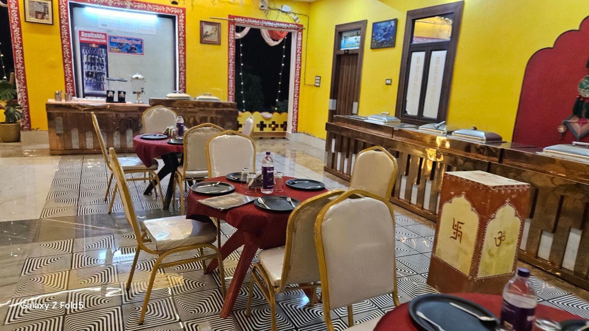Bundeli Farm Resort & Banquet Orchha Exteriör bild